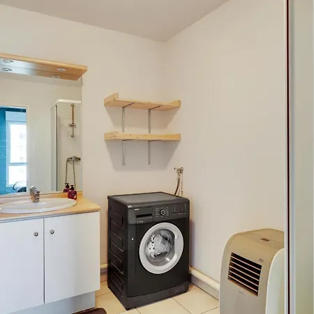 *Croix Bonneau* 2P -Parking-Tram - Proche Centre Ville Apartment *