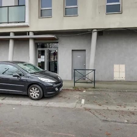 *Croix Bonneau* 2P -Parking-Tram - Proche Centre Ville Nantes